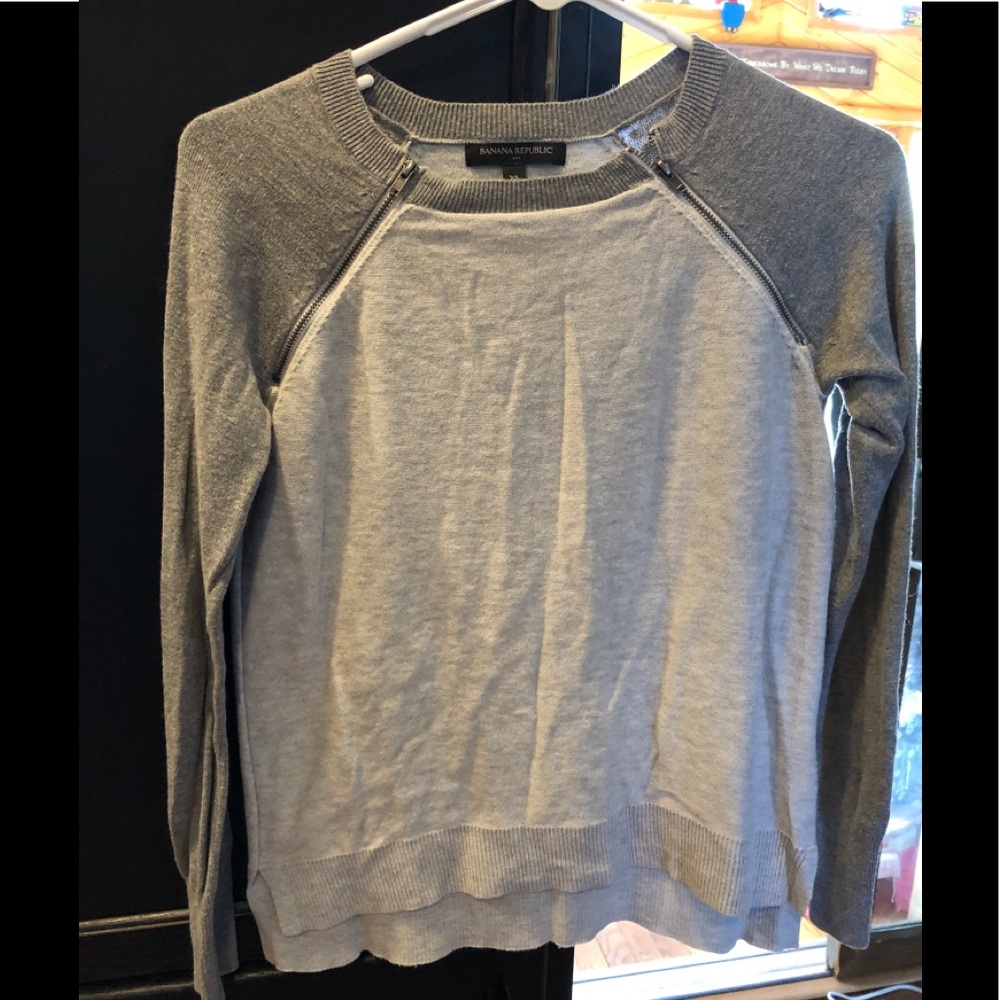 Super cute banana republic sweater